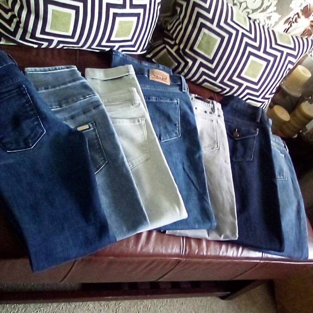 Women's Jeans Size 6/7  28 W 32 L ( 7 Prs total)